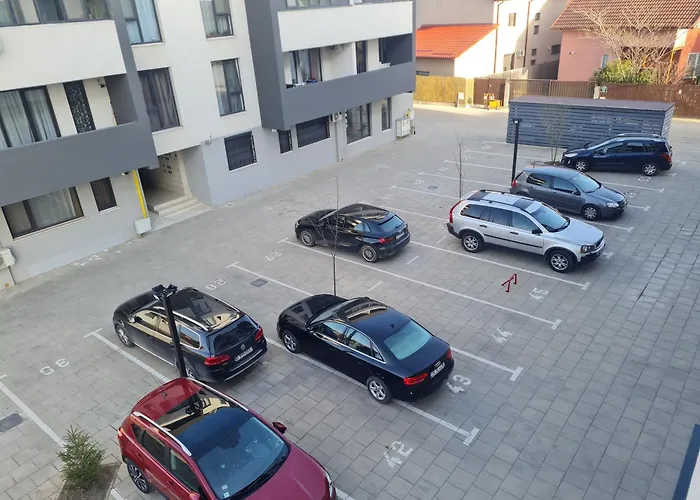 Deluxe 2 Bedroom Apartment With Balcony And Private Parking