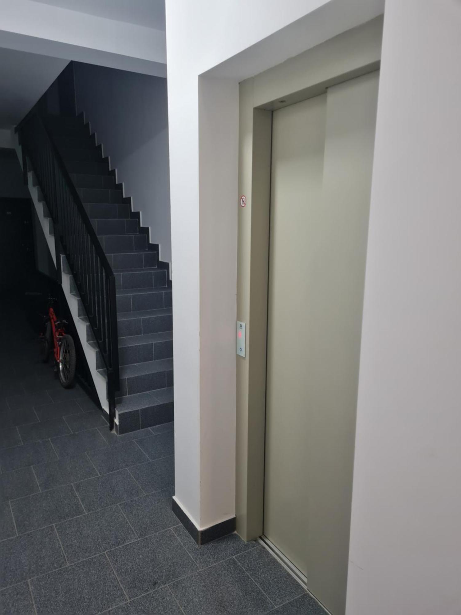 Deluxe 2 Bedroom With Balcony And Private Parking